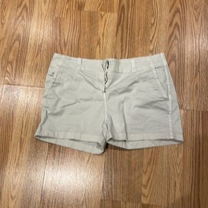 Vineyard vines off white shorts size 10